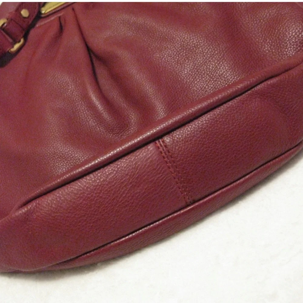 Marc Jacobs Classic Q Hilier Hobo Bag Bordeaux Burgundy Convertible Strap